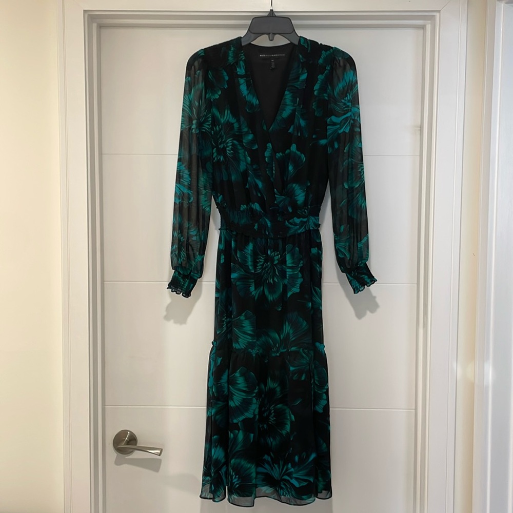 White House Black Market beautiful dress with a side slit. Excellent condition.